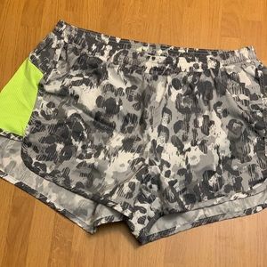 Active running shorts